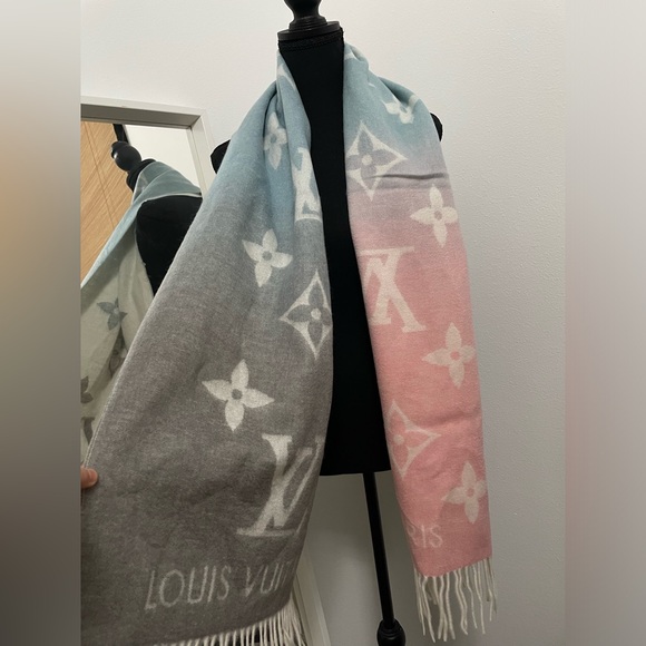 LV Reykjavik Gradient 100% cashmere Scarf - Picture 2 of 7